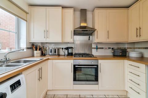 3 bedroom semi-detached house for sale, Kestrel Drive, Bingham, Nottinghamshire, NG13