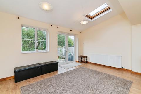 3 bedroom semi-detached house for sale, Kestrel Drive, Bingham, Nottinghamshire, NG13