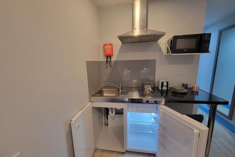 Studio to rent, London Road, Thornton Heath CR7