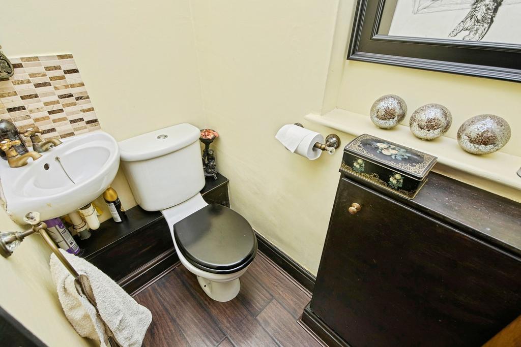 Cloakroom/ Wc