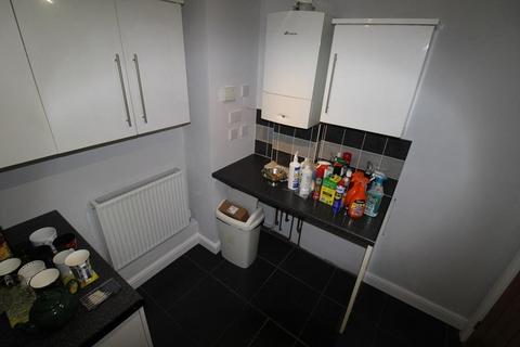 2 bedroom bungalow to rent, Alder Road, Kingswinford