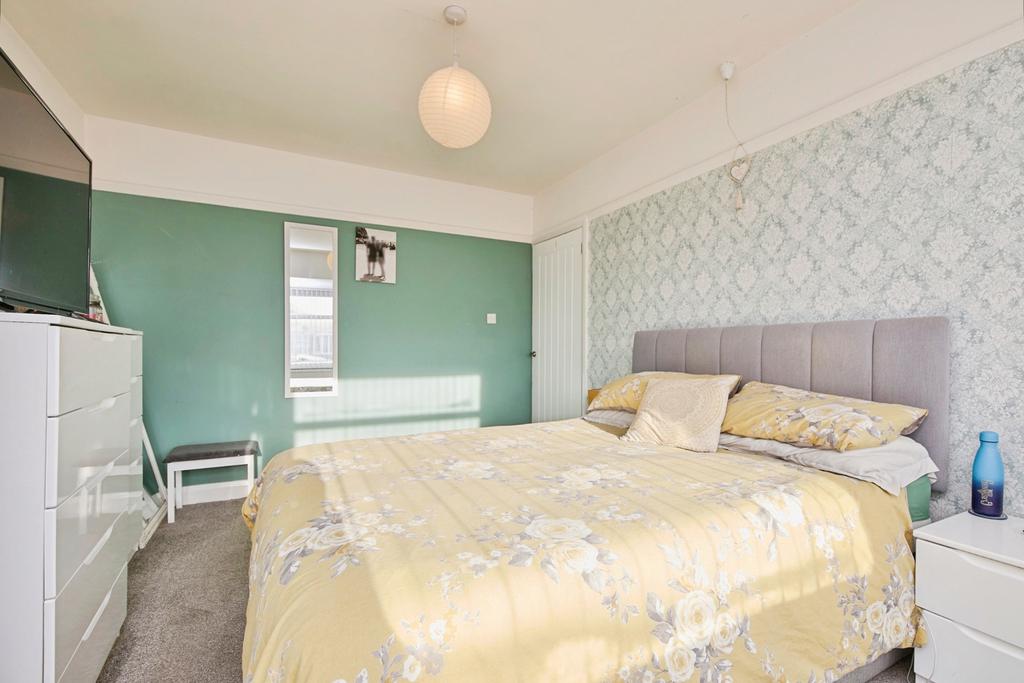 Master Bedroom.Jpg