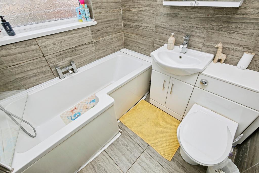 Bathroom.Jpg