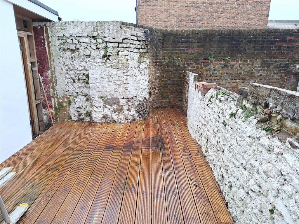 Patio 1.jpg