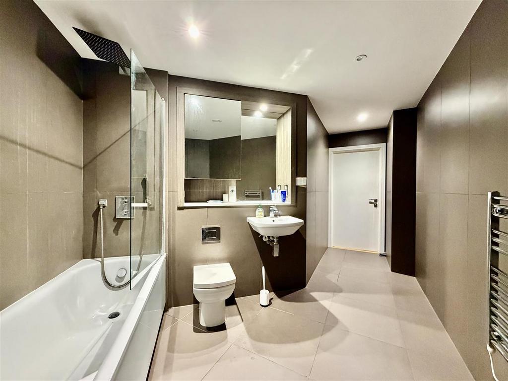 Family Bathroom/ WC
