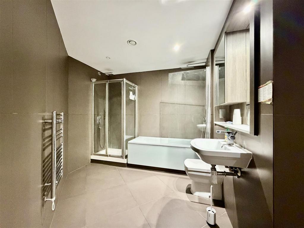 Family Bathroom/ WC