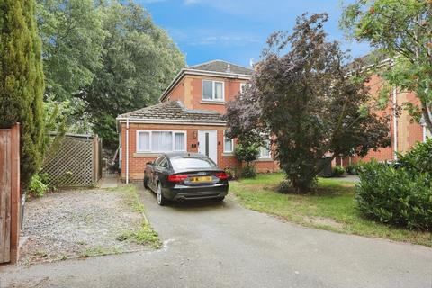 Perry Grove, Loughborough, Leicestershire, LE11