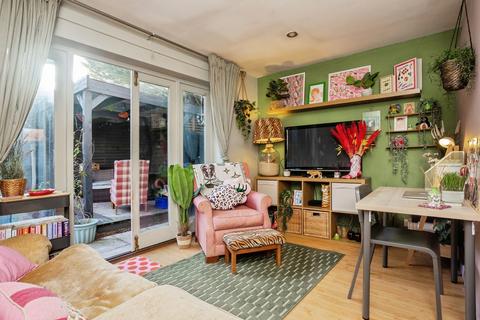 4 bedroom semi-detached house for sale, Lawrence Way, Loughborough, Leicestershire, LE11