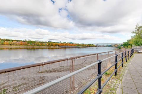 2 bedroom flat for sale, The Stephenson, The Staiths, Gateshead NE8 2BF