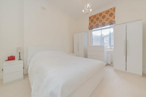 2 bedroom flat to rent, Blomfield Court, London W9