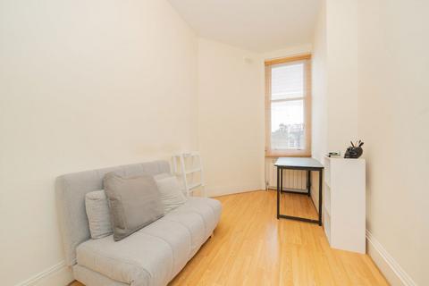 2 bedroom flat to rent, Blomfield Court, London W9
