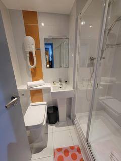 Studio to rent, London Road, Thornton Heath CR7