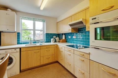2 bedroom flat for sale, Church Street, Wilmslow, Cheshire, SK9
