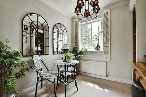 2 bedroom flat for sale, Woodacres Court, WILMSLOW, Cheshire, SK9