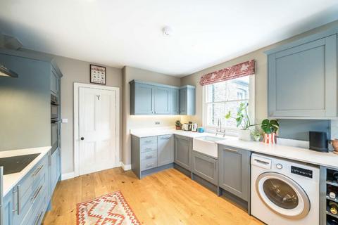 3 bedroom flat for sale, Gambetta Street, London SW8