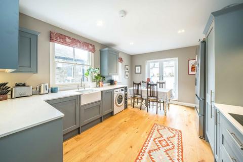 3 bedroom flat for sale, Gambetta Street, London SW8