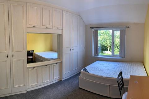 4 bedroom semi-detached house to rent, Brookleigh Road, Manchester