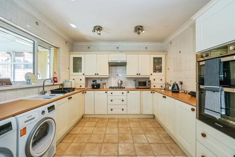 2 bedroom bungalow for sale, Ladybrook Lane, MANSFIELD, Nottinghamshire, NG18