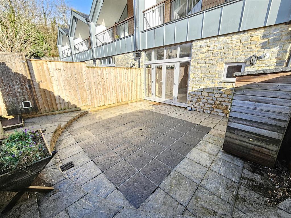 Rear Garden (2).jpg