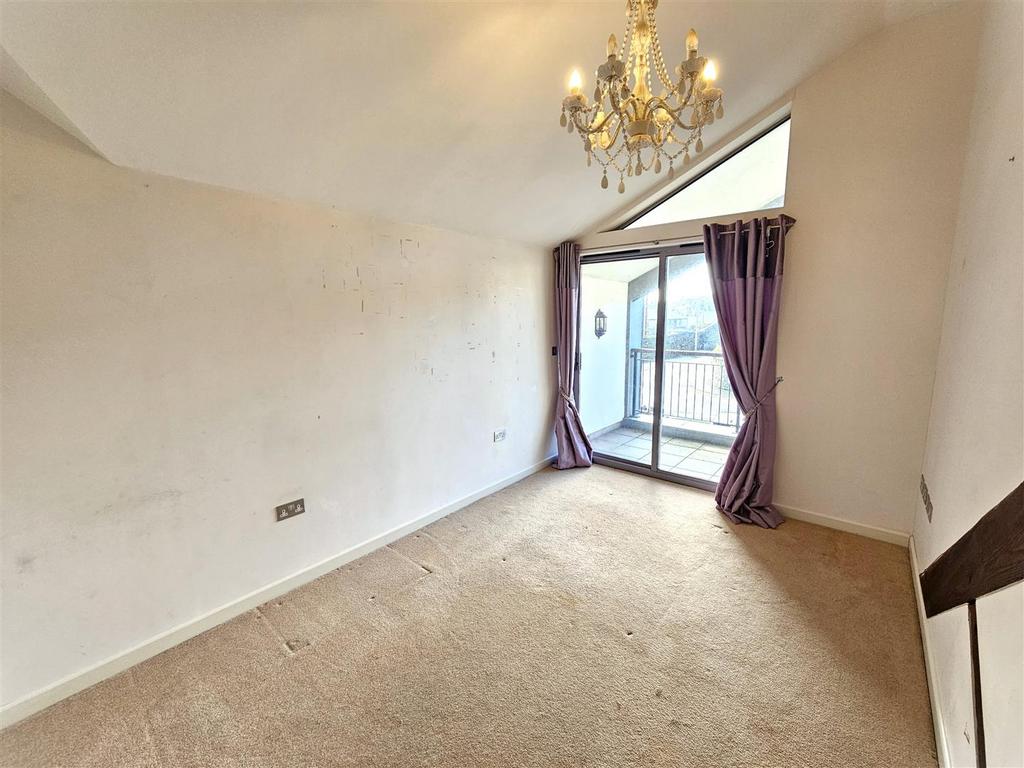 Bedroom 1.jpg