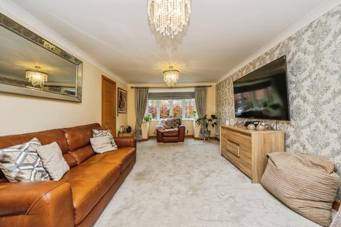 4 bedroom detached house for sale, Chestnut Close, Harlow Wood, Mansfield, Nottinghamshire, NG18