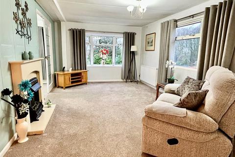 2 bedroom mobile home for sale, Oakland Glen, Walton-le-Dale, Preston, Lancashire, PR5