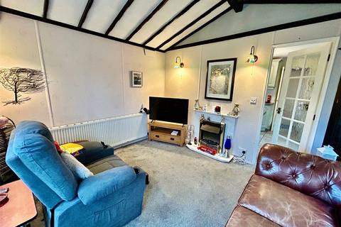 2 bedroom mobile home for sale, Oakland Glen, Walton-le-Dale, Preston, Lancashire, PR5