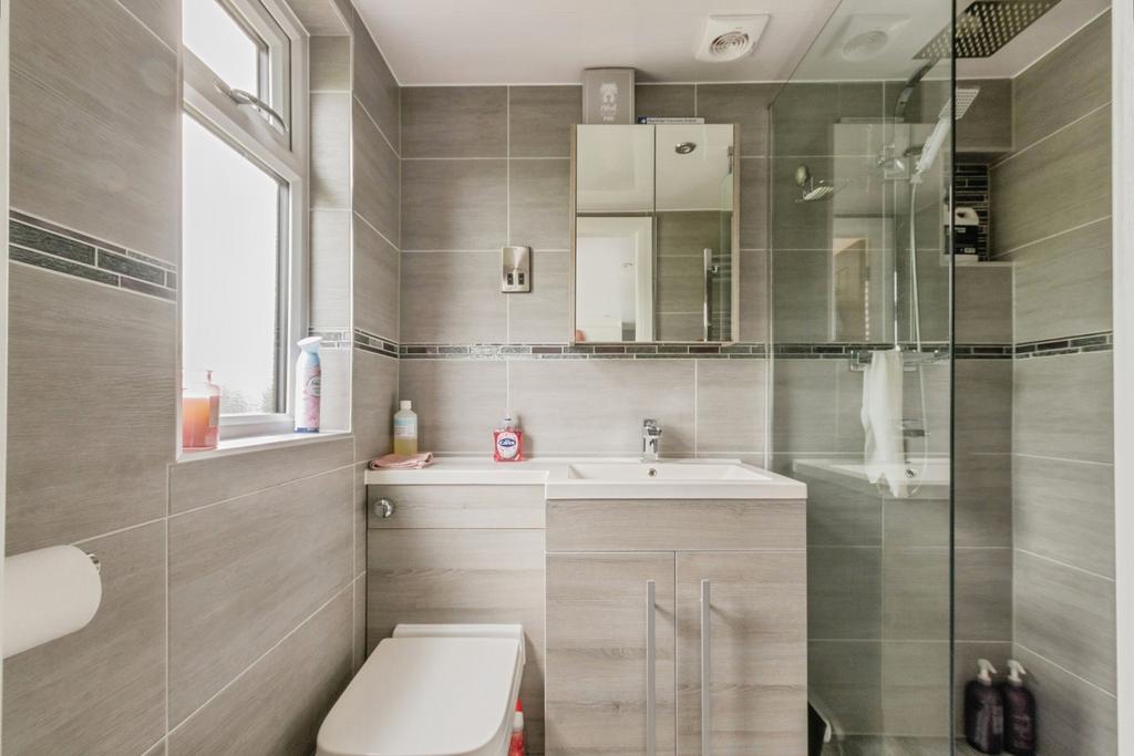 Attic En Suite