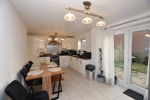3 bedroom end of terrace house for sale, Andrews Walk, Longshaw, Blackburn, Lancsahire, BB2
