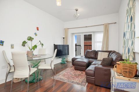 2 bedroom flat for sale, Derwent Court, Romford RM1