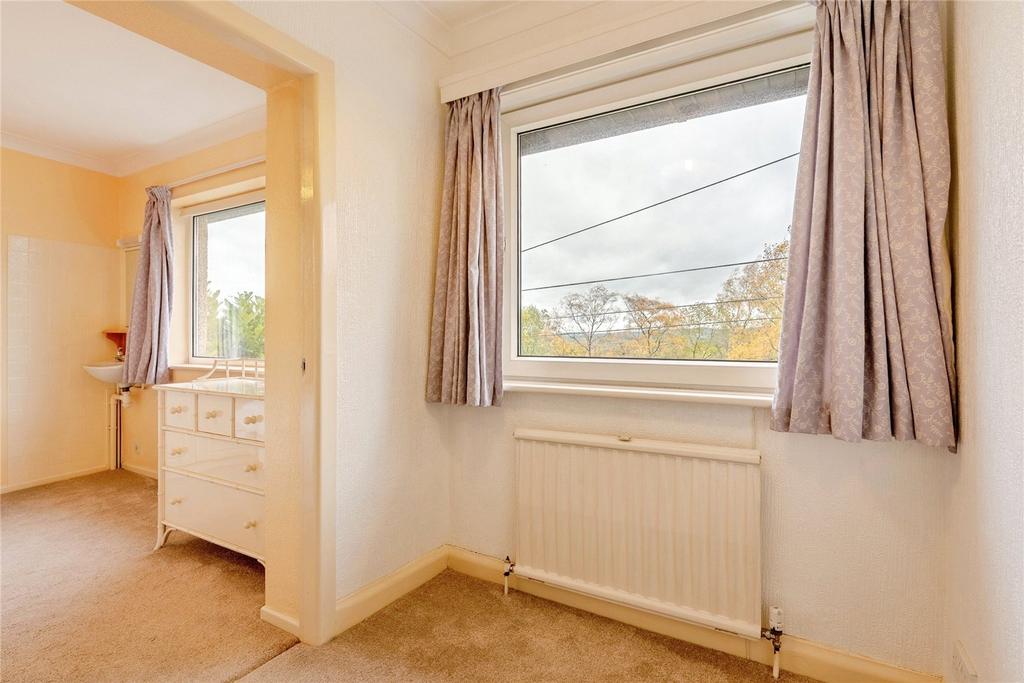 Bed 4/ Dressing Room