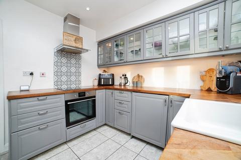 3 bedroom semi-detached house for sale, Woodland Avenue, SUTTON-IN-ASHFIELD, Nottinghamshire, NG17