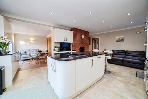 4 bedroom detached house for sale, Fackley Road, SUTTON-IN-ASHFIELD, Nottinghamshire, NG17
