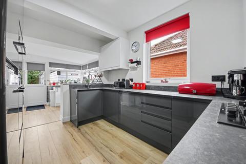 2 bedroom detached bungalow for sale, Avon Road, Southampton SO18