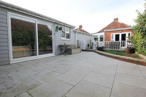 2 bedroom detached bungalow for sale, Avon Road, Southampton SO18