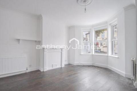 3 bedroom terraced house to rent, London SE18