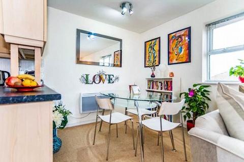 2 bedroom flat for sale, Mauldeth Road West, Chorlton Cum Hardy, Manchester, Greater Manchester, M21