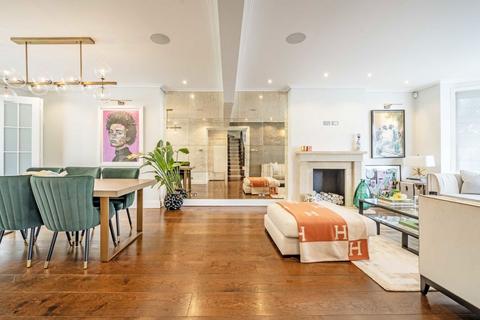 6 bedroom detached house for sale, Downage, London NW4