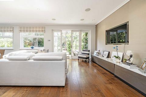 6 bedroom detached house for sale, Downage, London NW4