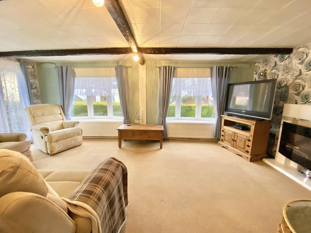 Lounge/Dining Rm