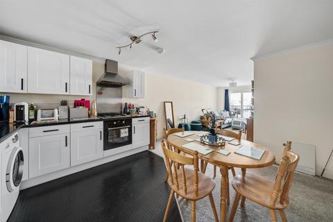 2 bedroom flat for sale, Burnt Ash Lane, Bromley