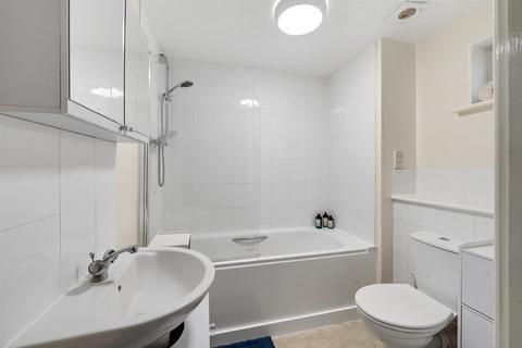 2 bedroom flat for sale, Burnt Ash Lane, Bromley