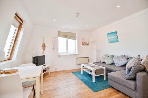 1 bedroom flat for sale, Flowergate, Whitby, North Yorkshire, YO21