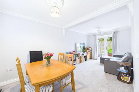 2 bedroom house for sale, Chesney Crescent, Croydon