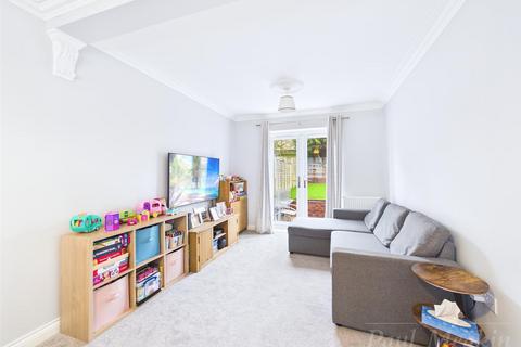 2 bedroom house for sale, Chesney Crescent, Croydon