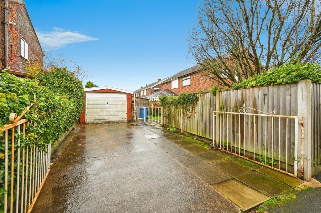 Driveway/Garage
