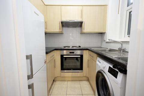 Studio to rent, Durley Gardens, Bournemouth,