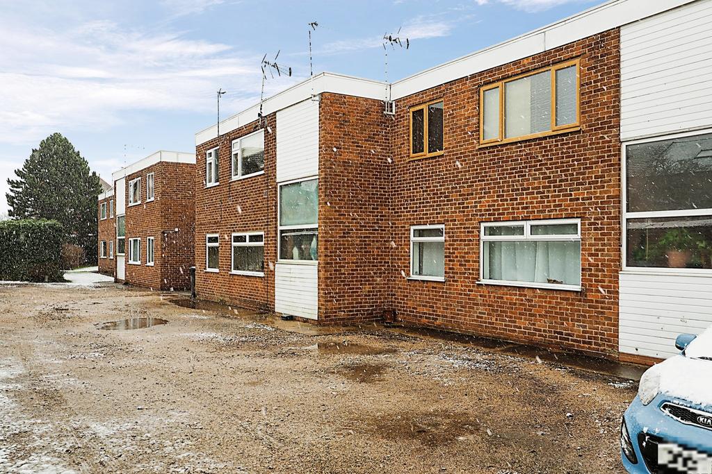 Exterior / Parking