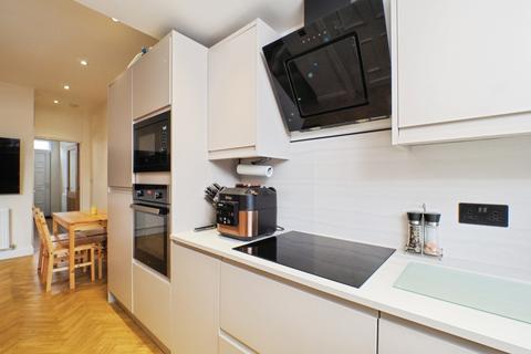 undefined, Wollaton Road, Beeston, Nottingham, Nottinghamshire, NG9