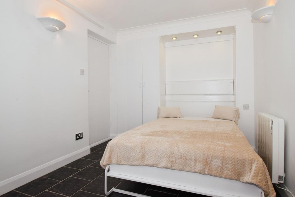 Lounge/Bedroom